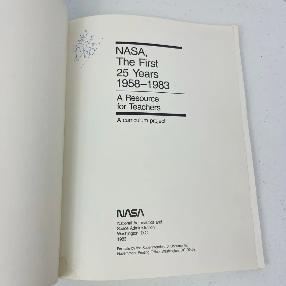 NASA The First 25 Years 1958-1983 Book a Resource‎ for Teachers EP 182 JRR1